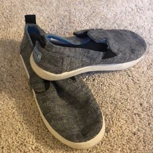 Toms boys slip on shoe size 11